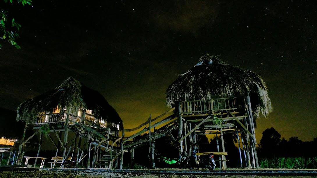 Вилла Sunny Field Eco Stilt House Каттьен Экстерьер фото