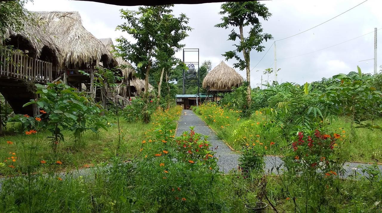 Вилла Sunny Field Eco Stilt House Каттьен Экстерьер фото