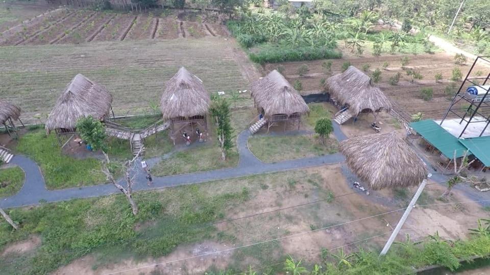 Вилла Sunny Field Eco Stilt House Каттьен Экстерьер фото