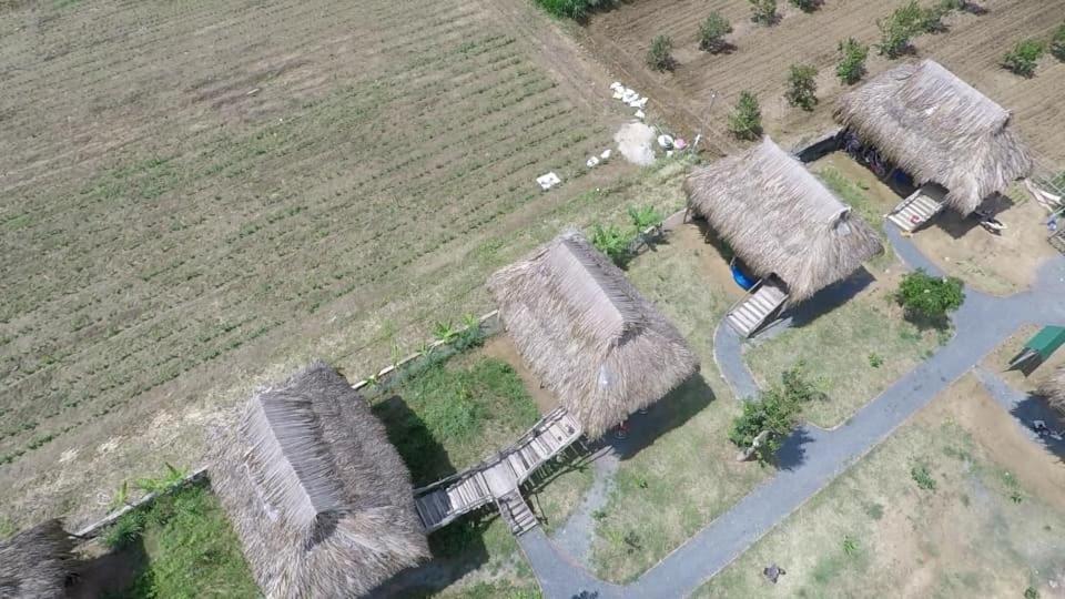 Вилла Sunny Field Eco Stilt House Каттьен Экстерьер фото